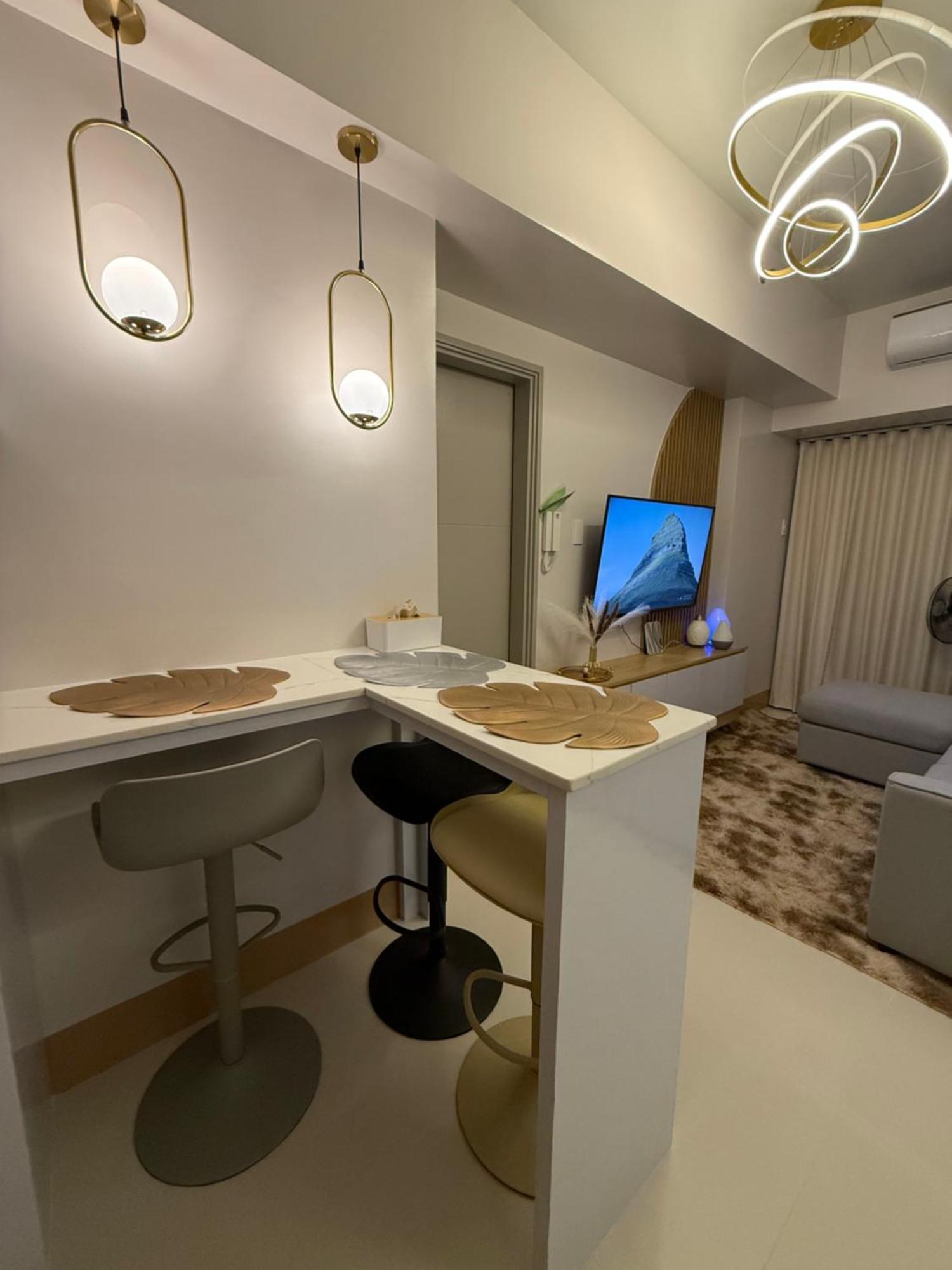 Aparthotel Glamorous Smdc Shore 3, 5 Star Rate Bnb-wifi-netflix Manila