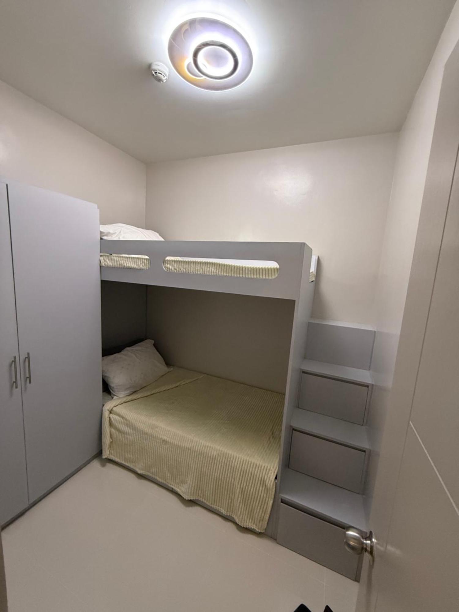 Glamorous Smdc Shore 3, 5 Star Rate Bnb-wifi-netflix *