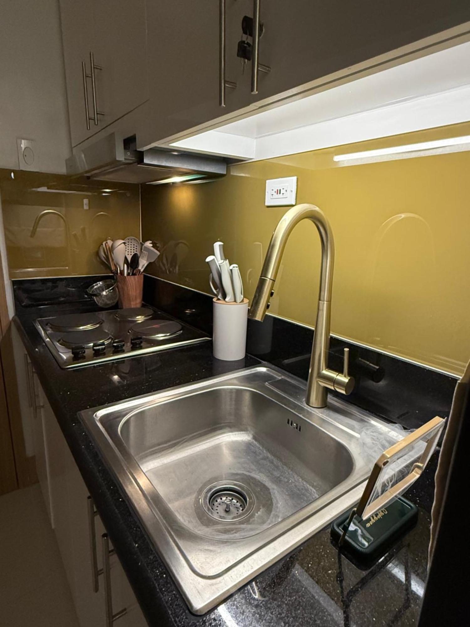 Glamorous Smdc Shore 3, 5 Star Rate Bnb-wifi-netflix Aparthotel