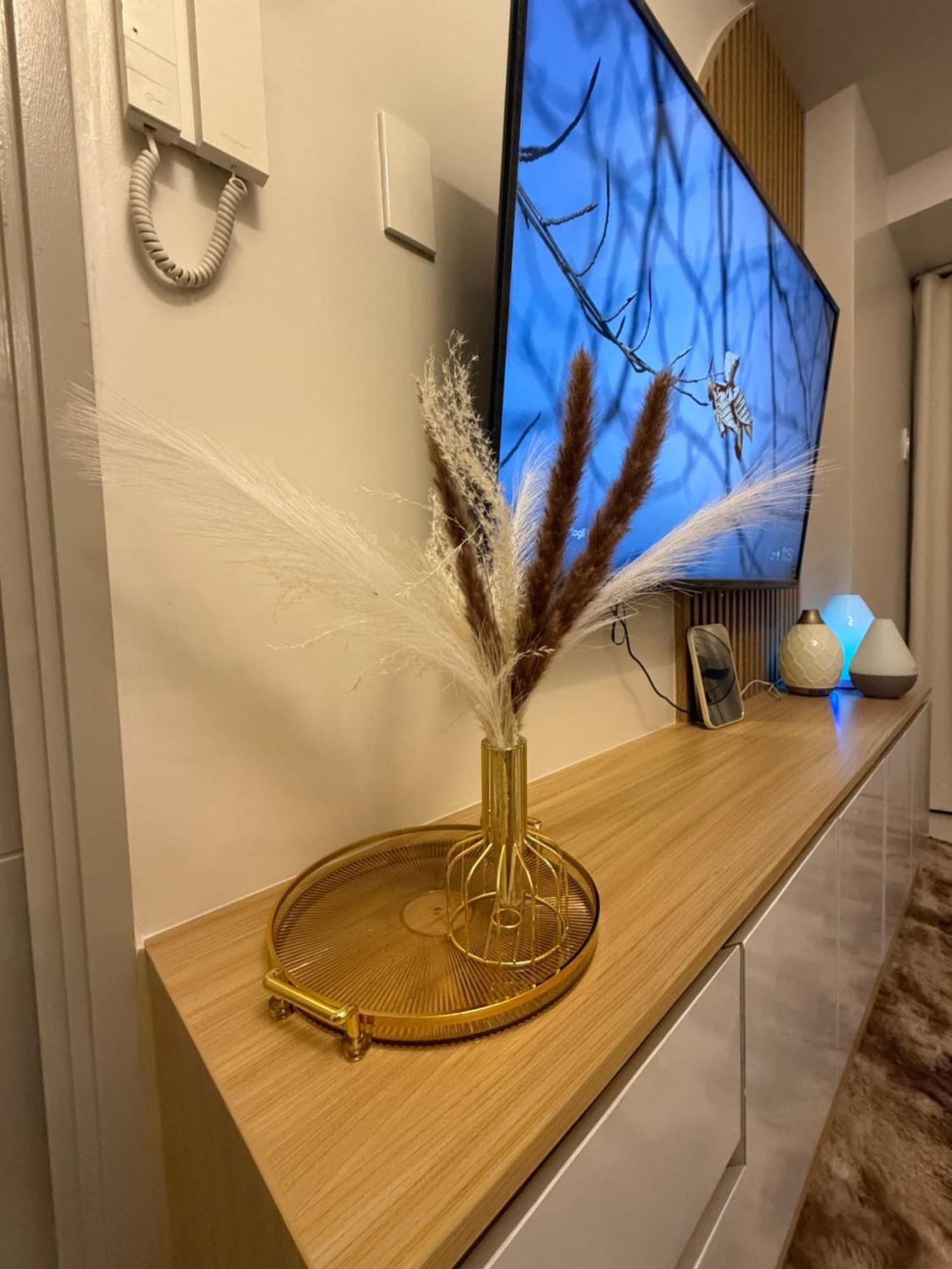 Glamorous Smdc Shore 3, 5 Star Rate Bnb-wifi-netflix
