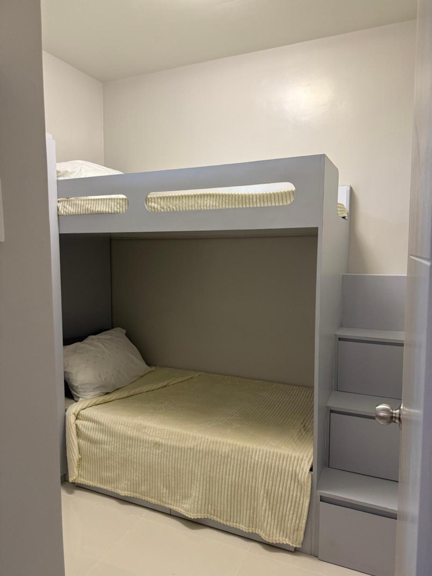 Glamorous Smdc Shore 3, 5 Star Rate Bnb-wifi-netflix Aparthotel Manila
